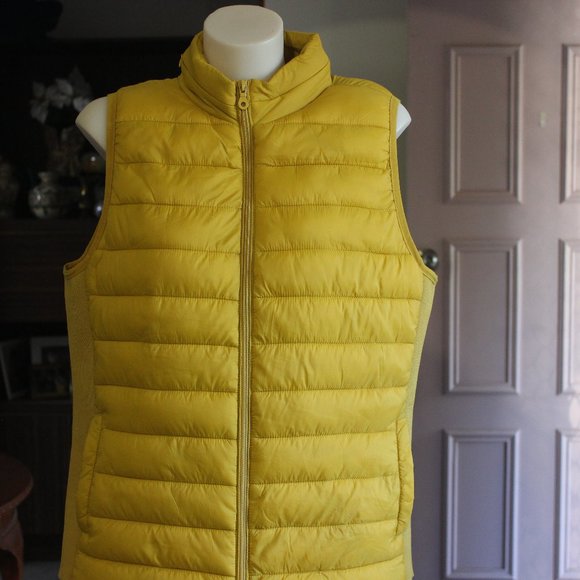 MUSTARD YELLOW PUFFER VEST WITH HOODIE SIZE LARGE - Picture 8 of 12